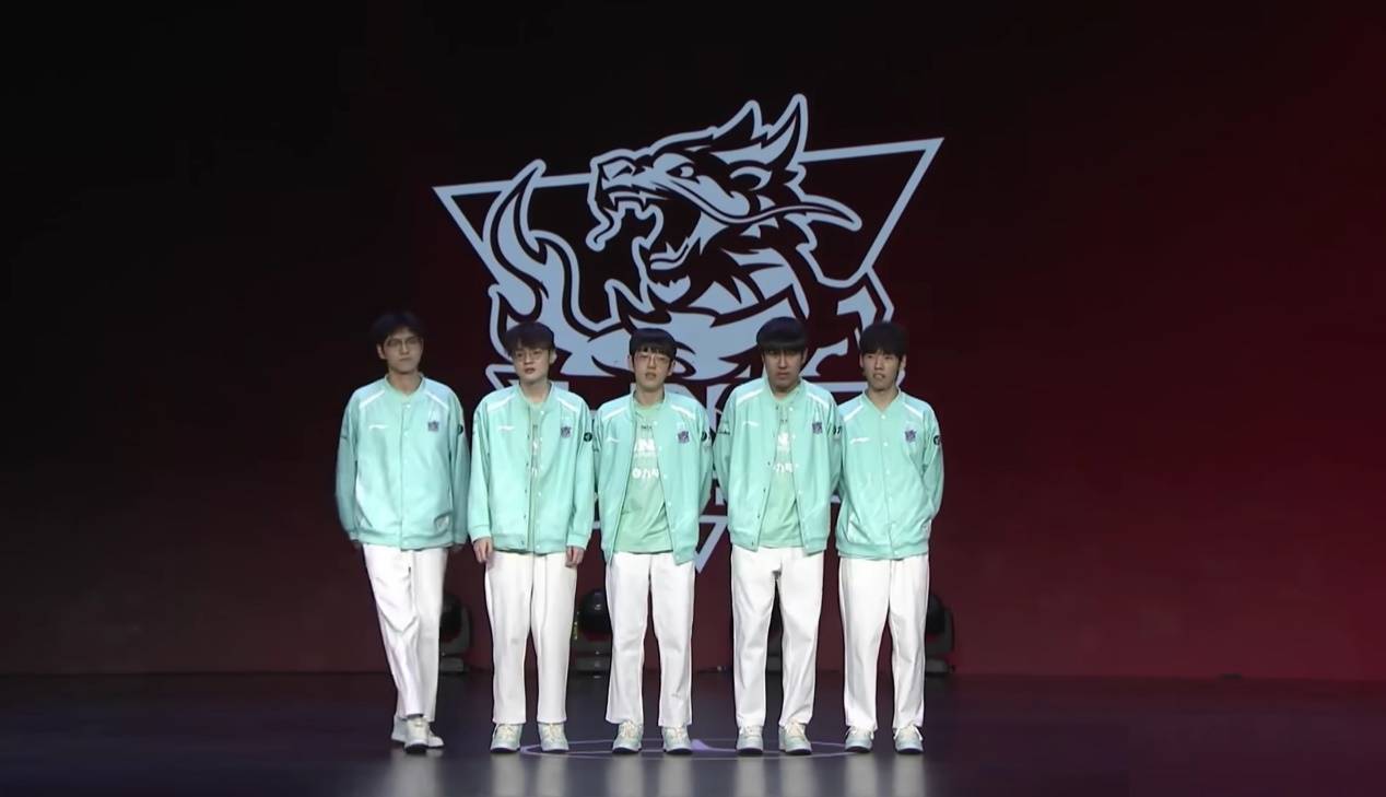 包含FPX带队取胜！，Scout重要时刻最后时刻胜出上演精彩一战的词条