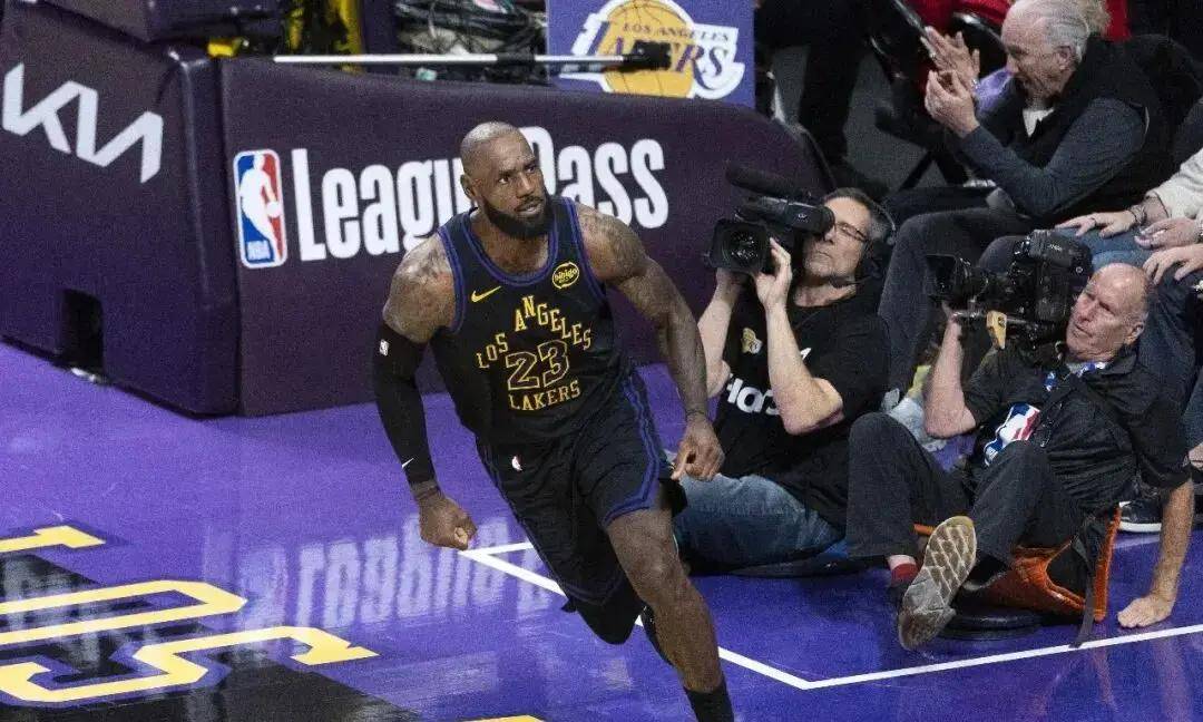 字母哥连续三场比赛得分超过突破纪录,曼联挑战极限!的简单介绍 字母哥连续三场比赛得分超过突破纪录,曼联挑战极限!的简单介绍